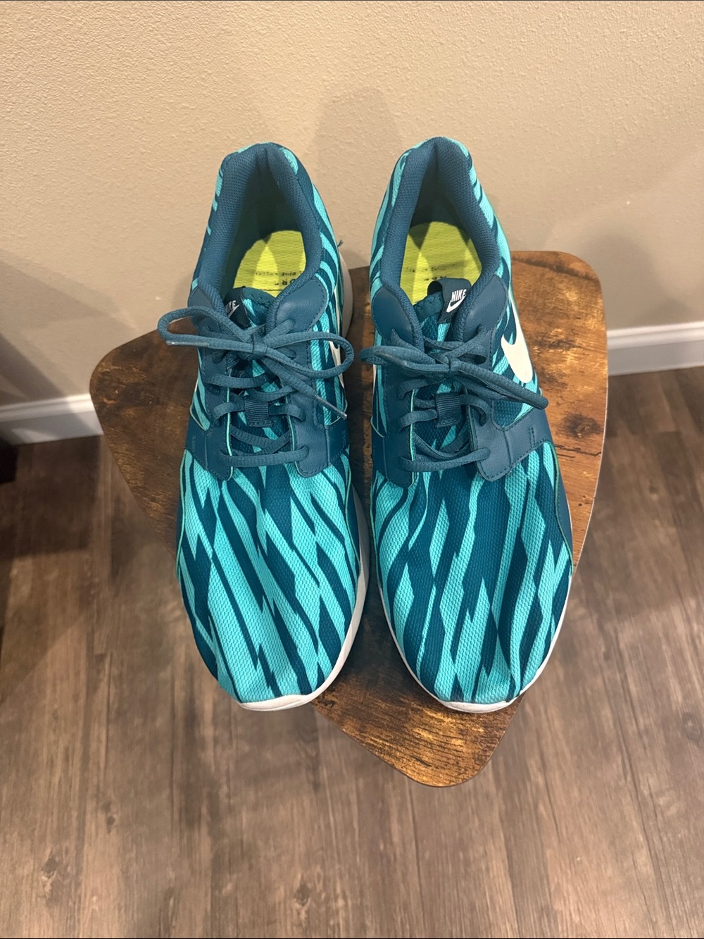 Nike Teal and Aqua Patterned Men's Athletic Sneakers